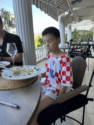 Max eating Spaghetti Carbonara at Conny`s Restaurant