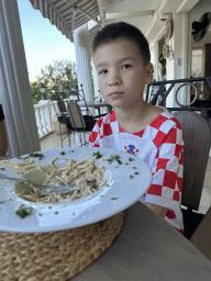 Max eating Spaghetti Carbonara at Conny`s Restaurant