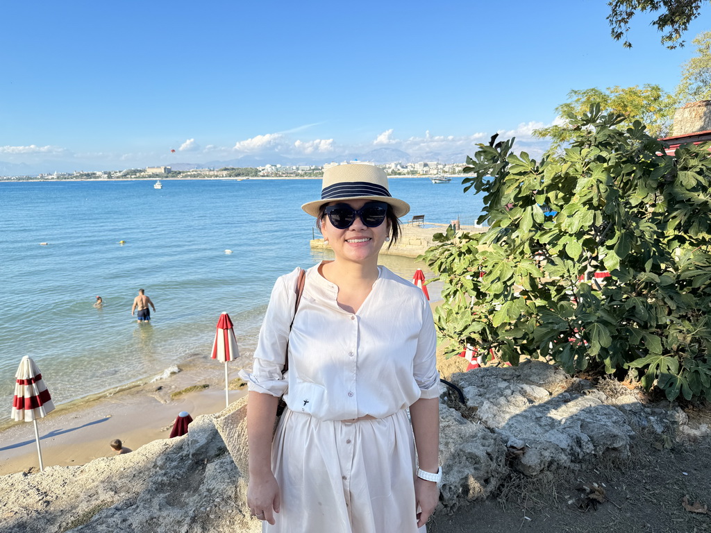 Miaomiao at the square at Nar Beach 1, with a view on boats in the Gulf of Antalya and beaches and hotels at the northwest side of town