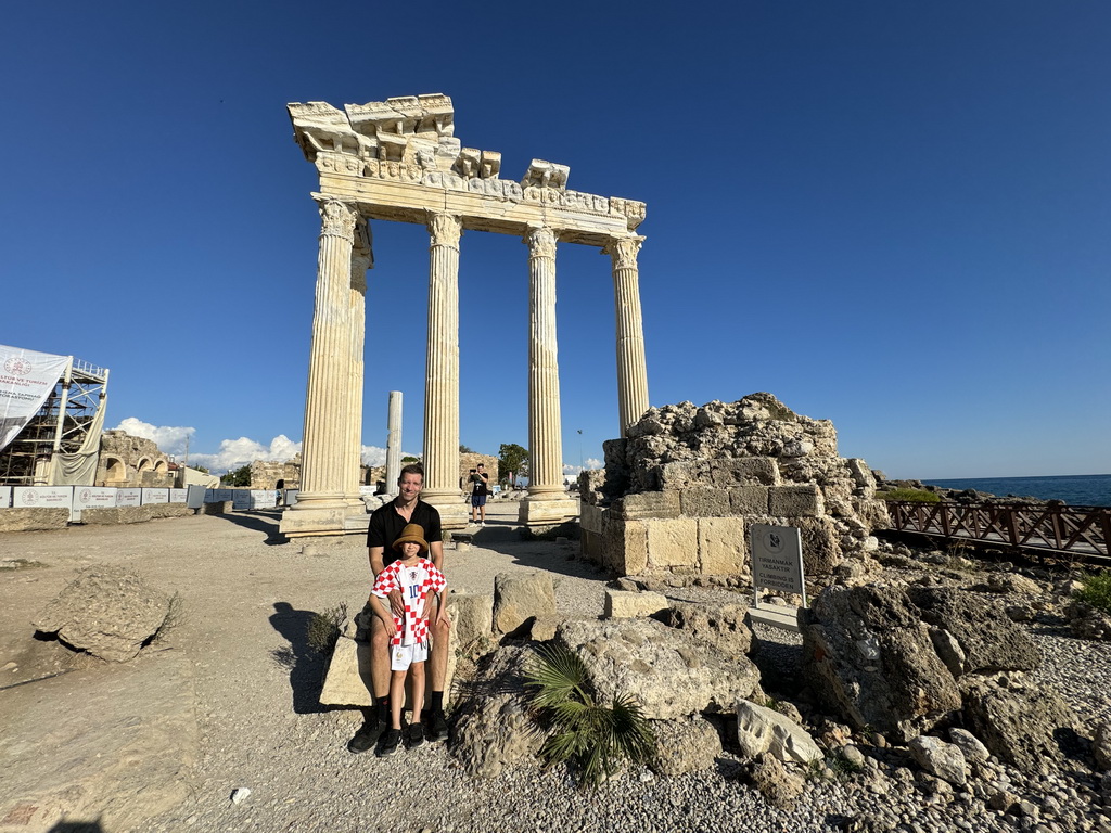 Tim and Max at the west side of the Apollon Temple at the Apollon Sokak alley