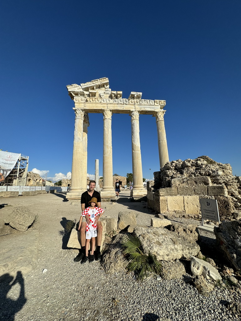 Tim and Max at the west side of the Apollon Temple at the Apollon Sokak alley