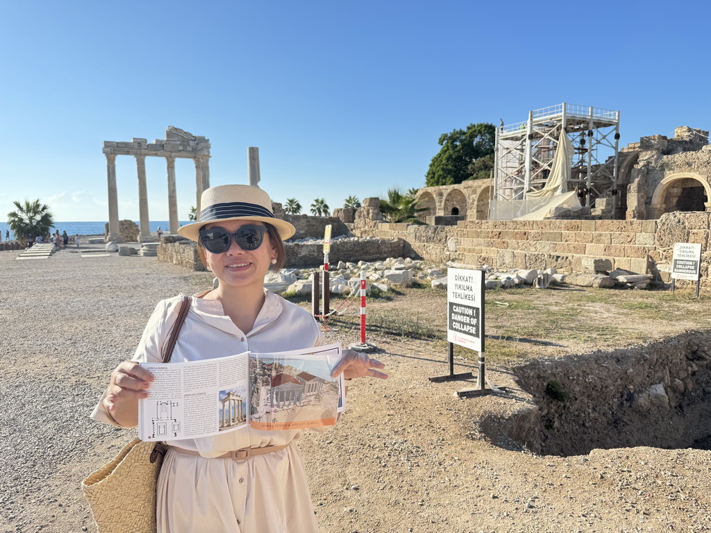 Miaomiao at the southeast side of the Apollon Temple and Athena Temple at the Barbaros Caddesi street, with a reconstruction in a travel guide
