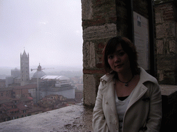 Miaomiao at the top of the Tower of Mangia, with a view on the Siena Cathedral and its Bell Tower
