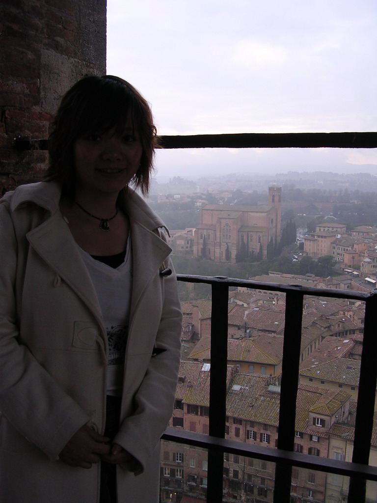 Miaomiao at the top of the Tower of Mangia, with a view on the Basilica Cateriniana San Domenico church
