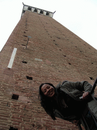 Miaomiao`s friend at the roof of the Pubblico Palace, with a view on the Tower of Mangia