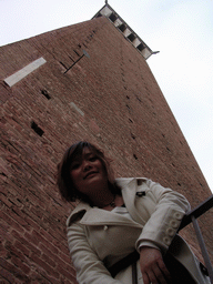 Miaomiao at the roof of the Pubblico Palace, with a view on the Tower of Mangia