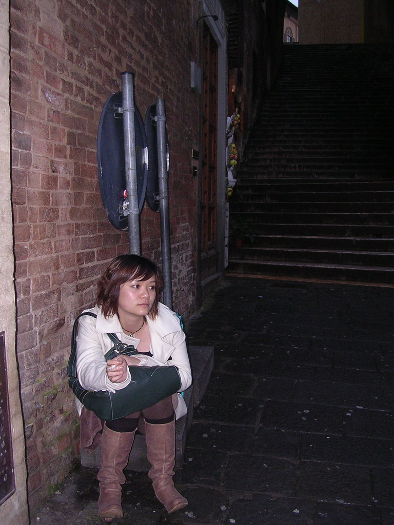 Miaomiao in front of a staircase near the Piazza del Duomo square