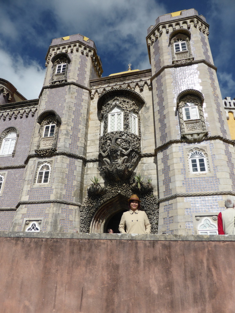 Miaomiao in front of the Triton Gate at the Palácio da Pena palace