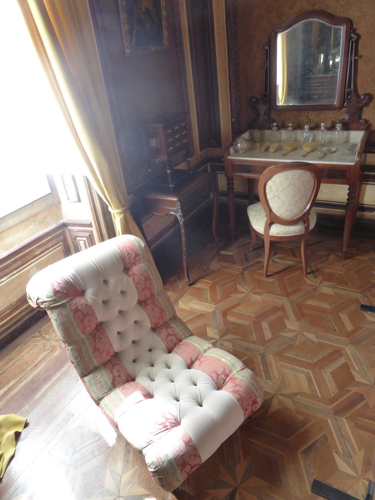 Room with chairs and desk at the upper floor of the Palácio da Pena palace