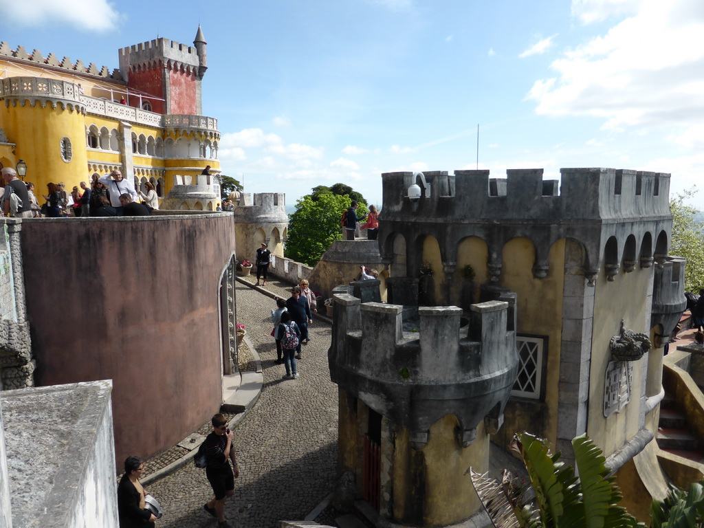 Path at the front of the Palácio da Pena palace, viewed from the front upper square