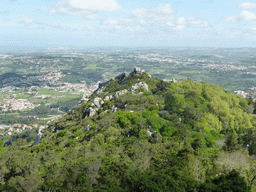 The Castelo dos Mouros castle, viewed from the path along the outer wall of the Palácio da Pena palace