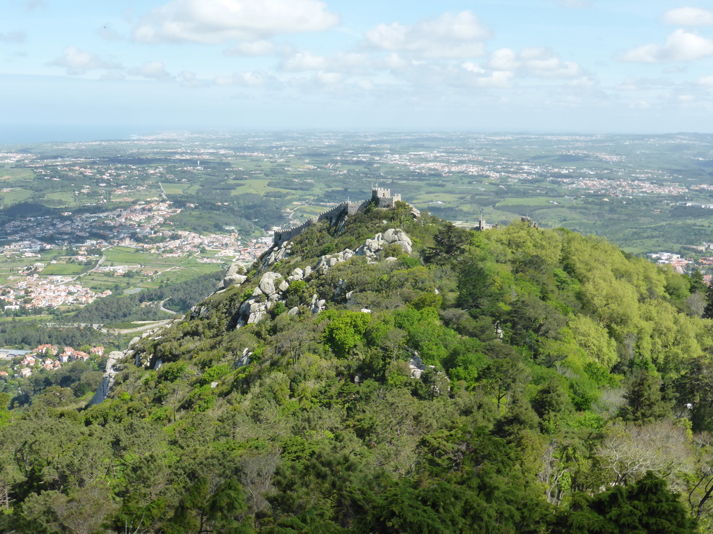 The Castelo dos Mouros castle, viewed from the path along the outer wall of the Palácio da Pena palace