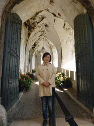 Miaomiao at the path from the front upper square to the front square at the Palácio da Pena palace