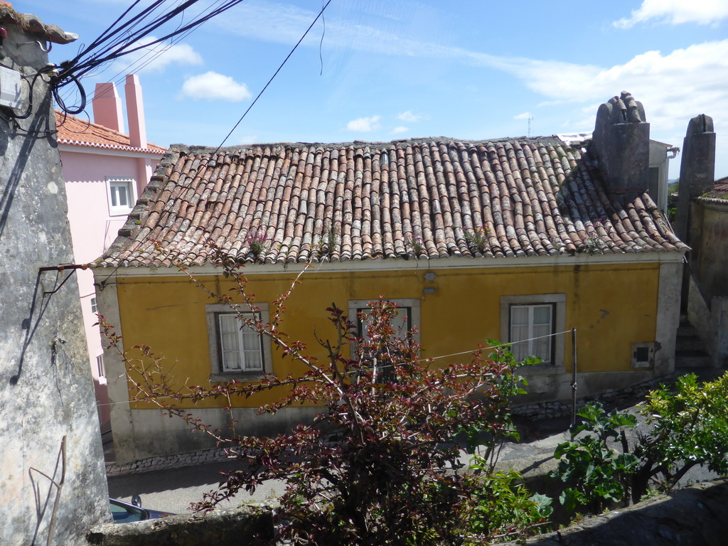 House at the Calçada Penalva street, viewed from the bus to the Old Town of Sintra