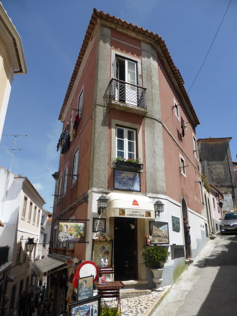 House at the crossing of the Rua das Padarias street and the Rua Ferraria street