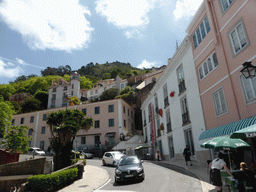 The Rua Visconde Monserrate street with the Museu do Brinquedo museum and the Castelo dos Mouros castle