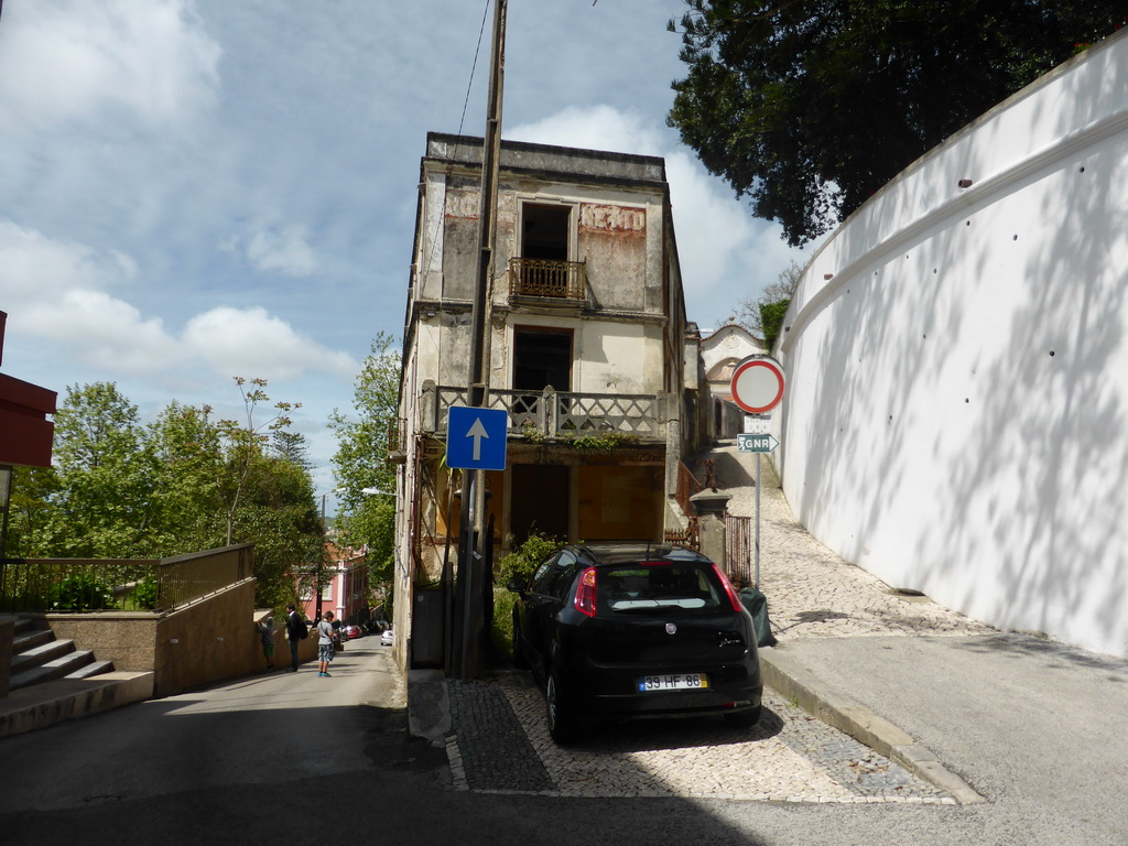 The Rua Conselheiro Segurado street and the path at the back side of the Palácio Nacional de Sintra palace