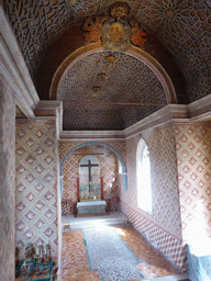 Nave, apse and altar of the Chapel at the Palácio Nacional de Sintra palace