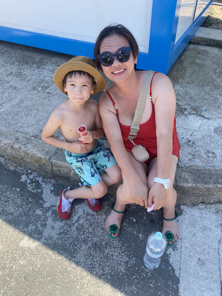 Miaomiao and Max at the Sudurad Harbour