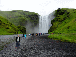 Miaomiao`s father in front of the Skógafoss waterfall