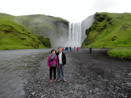 Miaomiao`s parents in front of the Skógafoss waterfall