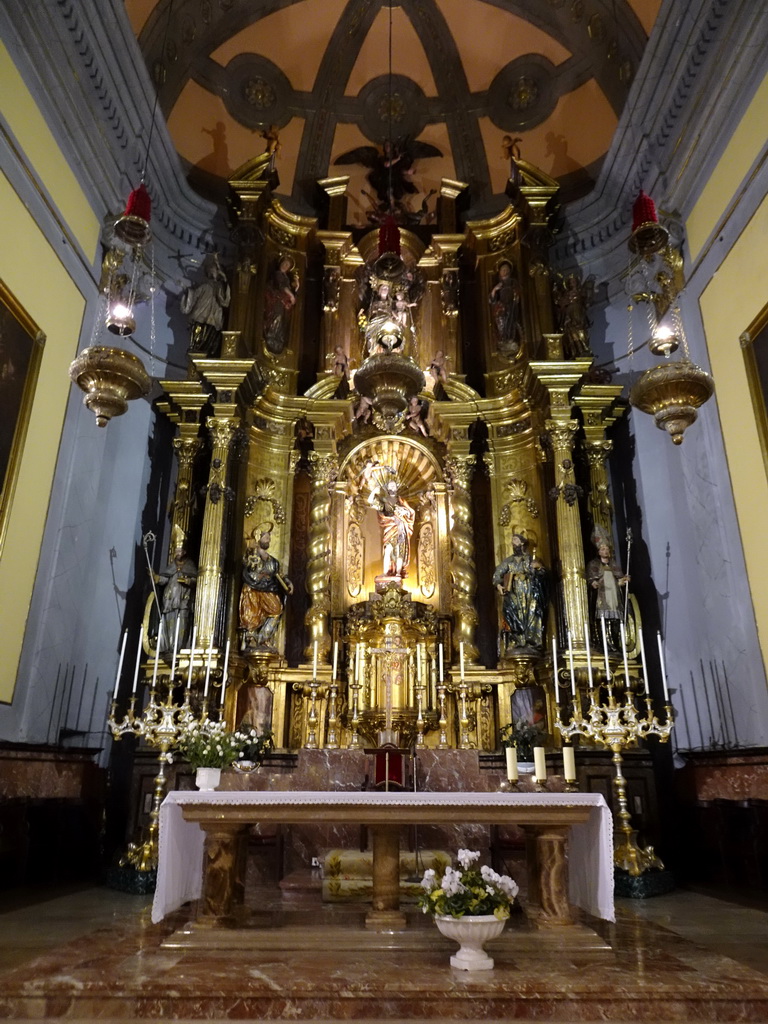 Apse and altar of the Església de Sant Bartomeu church