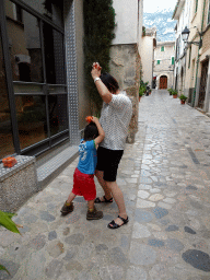 Miaomiao and Max with kaki fruit at the Carrer de sa Lluna street