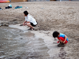 Miaomiao and Max at the west side of the Platja d`en Repic beach