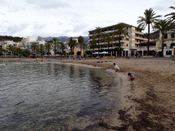 Miaomiao and Max at the west side of the Platja d`en Repic beach