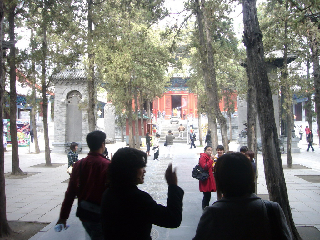 Miaomiao and guide at Shaolin Monastery