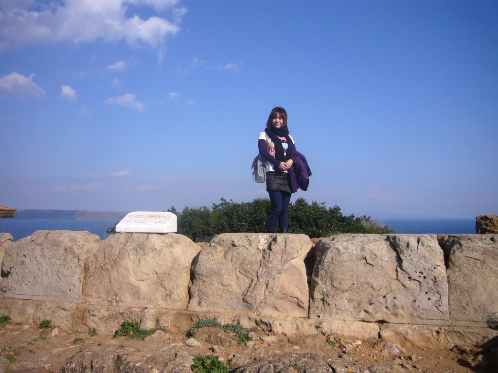 Miaomiao on a wall at Cape Sounion