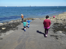 Miaomiao, Max and his friend on the beach near the Steiger Stavenisse pier