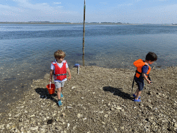 Max and his friend catching crabs at the beach near the Dijkweg road