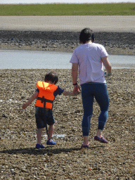 Miaomiao and Max looking for oysters at the beach near the Dijkweg road