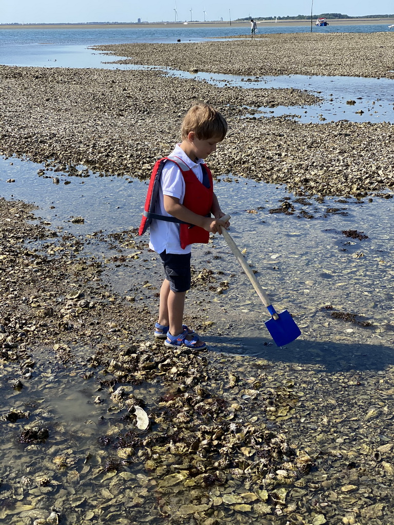 Max`s friend catching crabs at the beach near the Dijkweg road