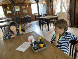 Max and his friend with ice creams at the restaurant of the Oosterschelde Camping Stavenisse