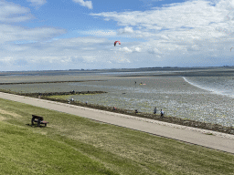 Kitesurfers at the beach near the Dijkweg road