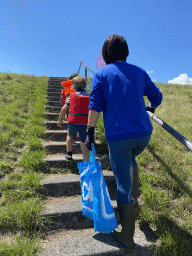 Miaomiao, Max and his friend at the staircase to the beach near the Dijkweg road