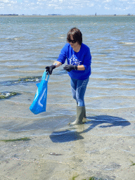 Miaomiao looking for seashells at the beach near the Dijkweg road