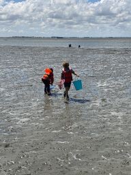 Max and his friend looking for seashells at the beach near the Dijkweg road
