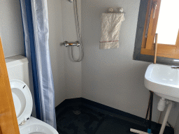 Interior of the bathroom of the Stuurhut holiday home at the Oosterschelde Camping Stavenisse