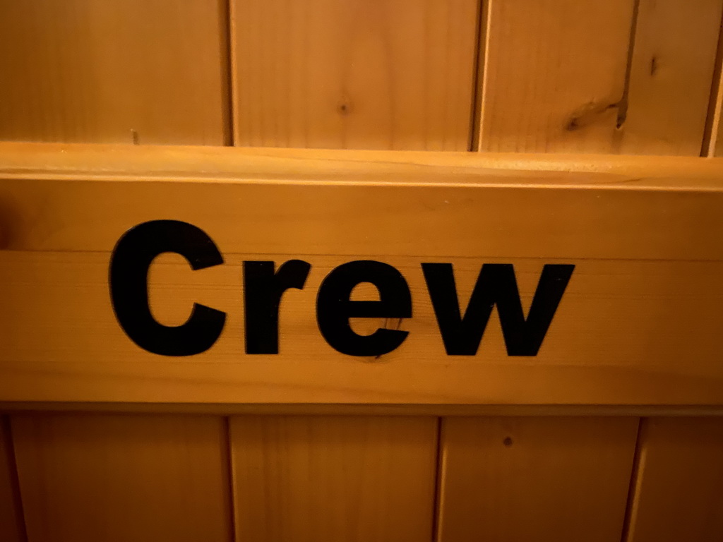 Sign at the door of the Crew bedroom of the Stuurhut holiday home at the Oosterschelde Camping Stavenisse