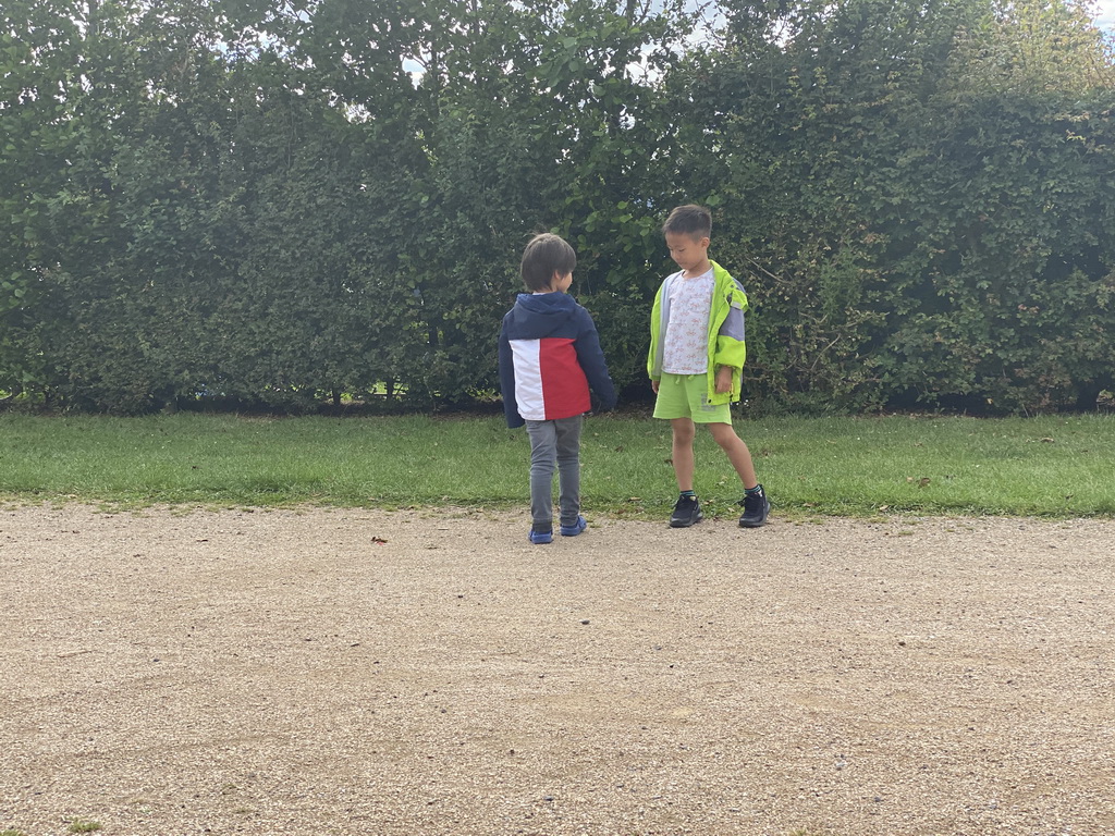 Max playing with his friend at the Oosterschelde Camping Stavenisse