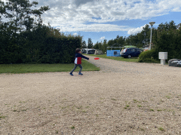 stavenisse_6_070 - 456 kb - 1024x768 - Max throwing a frisbee at the Oosterschelde Camping Stavenisse Max throwing a frisbee at the Oosterschelde Camping Stavenisse