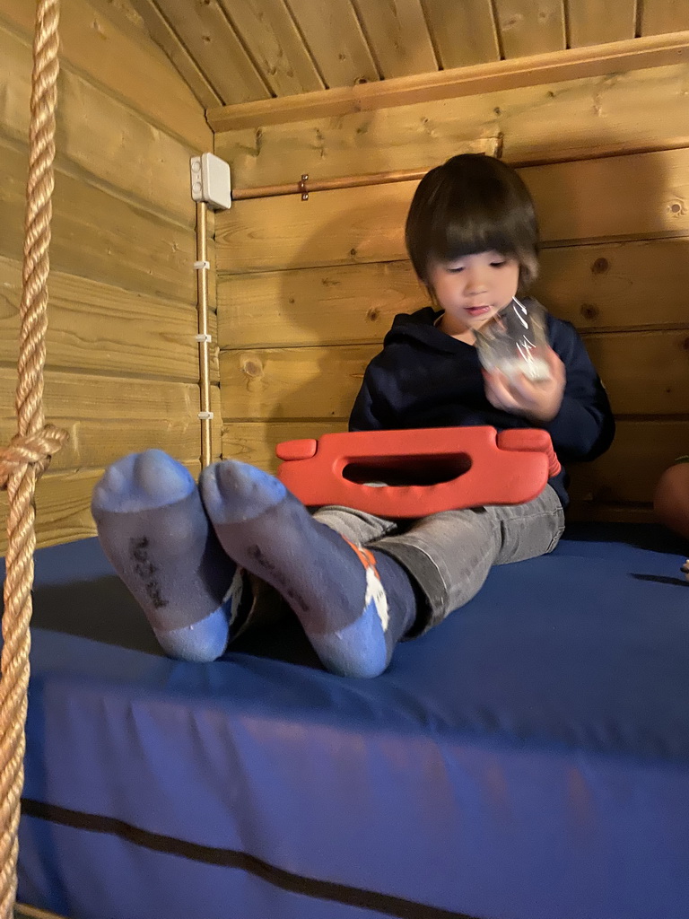 Max playing on the bunk bed at the Crew bedroom of the Stuurhut holiday home at the Oosterschelde Camping Stavenisse