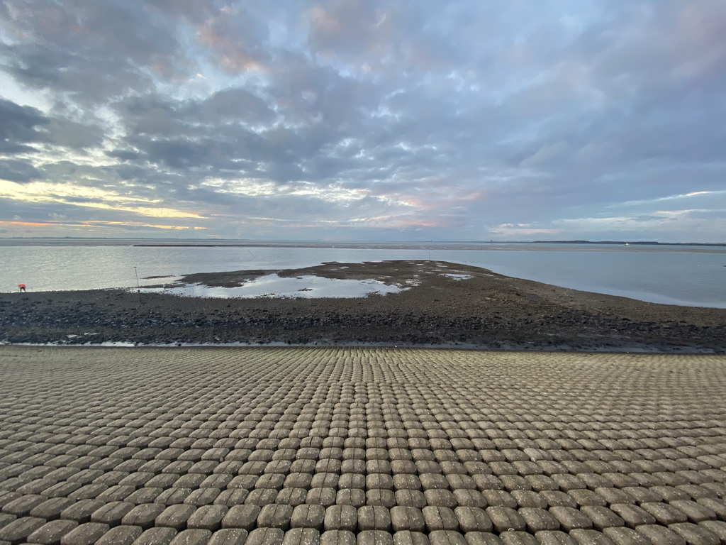 The beach near the Dijkweg road