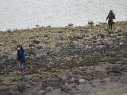 Miaomiao and Max looking for seashells at the beach near the Dijkweg road