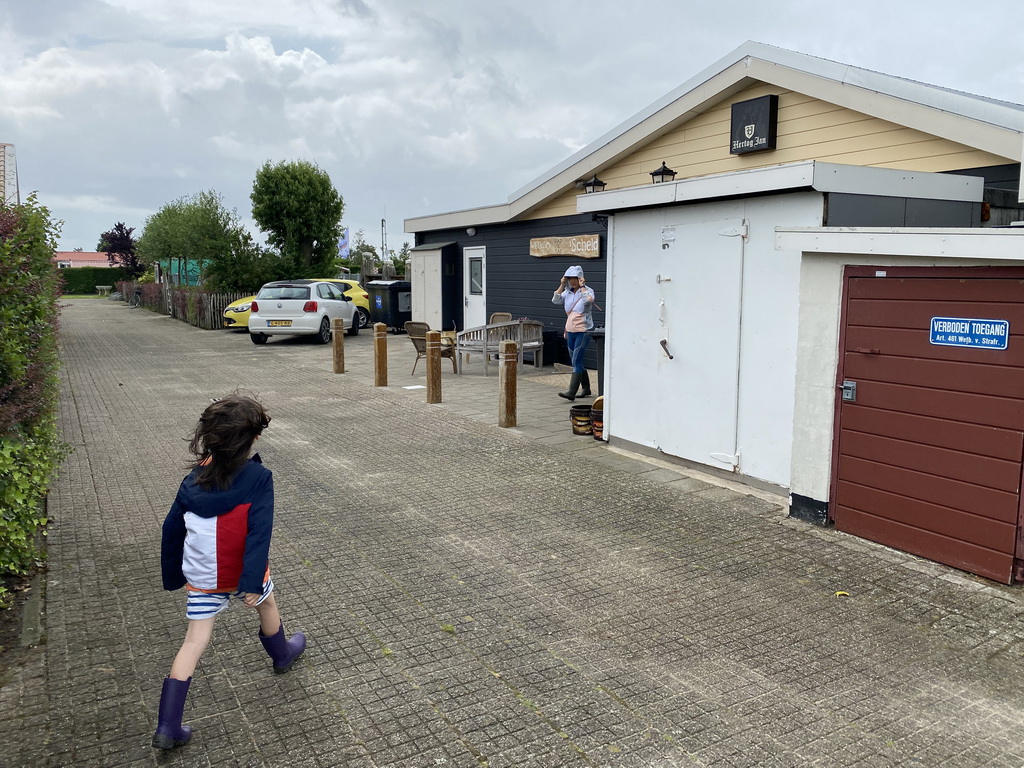 Miaomiao and Max in front of the restaurant of the Oosterschelde Camping Stavenisse