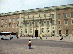 Miaomiao at the Slottsbacken street and the southeast side of Stockholm Palace (Stockholms slott, Kungliga slottet)