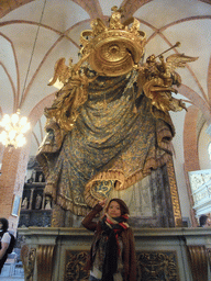 Miaomiao at rood screen in the Saint Nicolaus Church